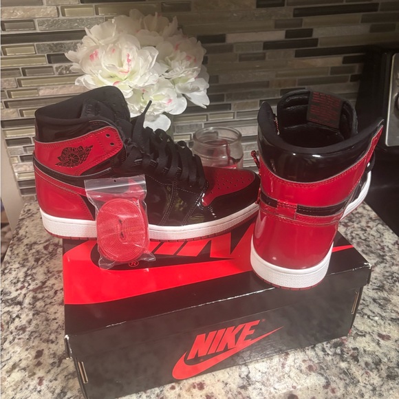 Nike Air Jordan 1 Retro High OG patent Breds main image 6